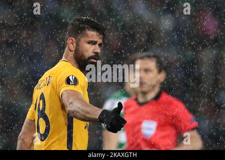 Atletico Madrids Stürmer Diego Costa von Spanien Gesten während des Fußballspiels der UEFA Europa League mit dem Fußballspiel „Sporting CP vs Atletico Madrid“ am 12. April 2018 im Stadion Alvalade in Lissabon. ( Foto von Pedro FiÃºza/NurPhoto) Stockfoto