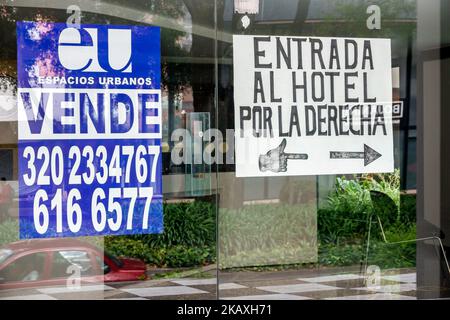 Bogota Colombia,El Chico Carrera 11,Schild Fensterinformation kommerzielle Immobilien zum Verkauf,Kolumbianische Kolumbianer Hispanic Hispanic Südamerika Lati Stockfoto