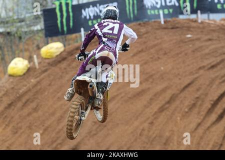 Gautier Paulin #21 (FRA) in Husqvarna von Rockstar Energy Husqvarna Factory Racing im Einsatz während des MXGP World Championship 2018 Race in Portugal, am 15. April 2018 in Agueda, Portugal. (Foto von Paulo Oliveira / DPI / NurPhoto) Stockfoto