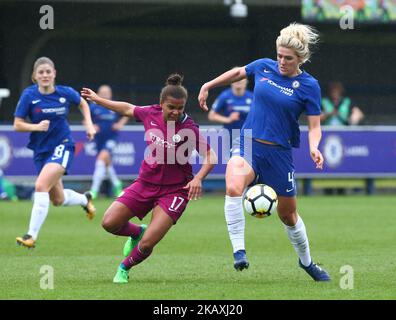 Chelsea Ladies Millie bright tossle with Nikita Parris of Manchester City WFC während des SSE Women's FA Cup Halbfinalmatches zwischen den Chelsea Ladies und den Manchester City Women am 15. April 2018 in Kingsmeadow in London, England. (Foto von Kieran Galvin/NurPhoto) Stockfoto