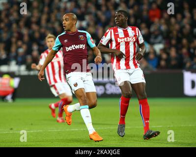 Joao Mario von L-R West Ham United und Kurt Zouma von Stoke City während des Spiels der englischen Premier League zwischen West Ham United und Stoke City am 16. April 2018 im Londoner Stadion, London, England. (Foto von Kieran Galvin/NurPhoto) Stockfoto