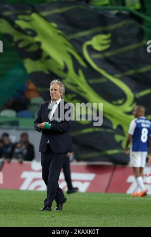 Sporting-Cheftrainer Jorge Jesus aus Portugal feiert am 18. April 2018 im Alvalade-Stadion in Lissabon den Sieg nach dem zweiten Fußballspiel des Portugal Cup. ( Foto von Pedro FiÃºza/NurPhoto) Stockfoto