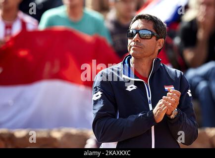 Ramon Delgado, Hauptmann von Paraguay, reagiert während eines Tages im Centro de Tenis La Manga Club am 21. April 2018 in La Manga, Spanien, auf das Spiel der Fedcup World Group II Play-offs zwischen Spanien und Paraguay (Foto: David Aliaga/NurPhoto) Stockfoto