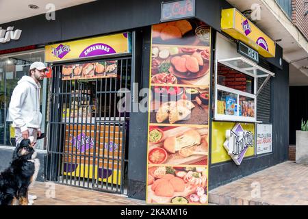 Bogota Colombia, El Chico Carrera 11, Empanadas Restaurant Restaurants Dining out Cafes ungezwungenes Cafe Cafes Bistro Bistros Food, Schild mit Plakatwänden Stockfoto