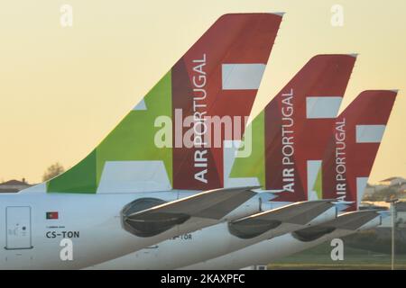 Ein Blick auf TAP Air Portugal Planes, die Fluggesellschaft der portugiesischen Flagge, gesehen am Flughafen Lissabon Portela. Am Donnerstag, den 26. April 2018, in Lissabon, Portugal. (Foto von Artur Widak/NurPhoto) Stockfoto