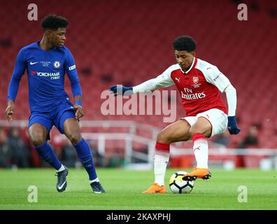 Bukayo Saka von Arsenal U18 (rechts) während des FA Youth Cup Finals 2. Leg Match zwischen Arsenal U18 gegen Chelsea U18 im Emirates Stadium, London England am 30. April 2018 (Foto von Kieran Galvin/NurPhoto) Stockfoto