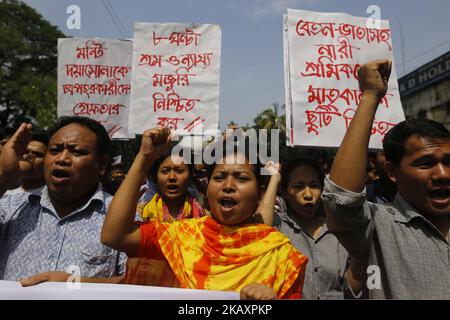 Arbeiter aus Bangladesch rufen am 01. Mai 2018 bei einer Protestkundgebung am 1. Mai in Dhaka, Bangladesch, Slogans aus. Tausende von Arbeitern verschiedener Berufe nehmen an Protestkundgebungen Teil, die monatliche Mindestgehälter von 16000 TK fordern, einschließlich der Sicherheit am Arbeitsplatz. (Foto von Rehman Asad/NurPhoto) Stockfoto