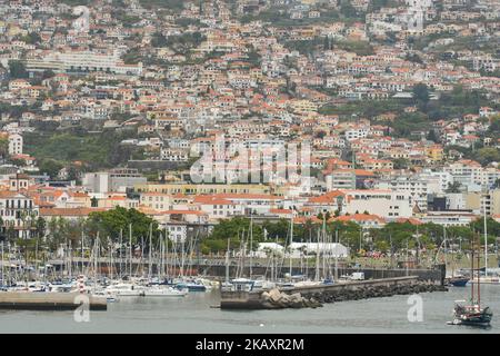 Eine Gesamtansicht von Funchal vom Design Center Nini Andrade Silva. Am Montag, den 23. April 2018, in Funchal, Madeira, Portugal. (Foto von Artur Widak/NurPhoto) Stockfoto