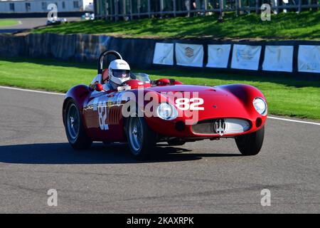 Conrad Ulrich, Maserati 300S, Sussex Trophy, 25 Minuten Rennen mit einem einzigen Fahrer für Autos, die zwischen 1955 und 1960 in den Kategorien gefahren sind Stockfoto