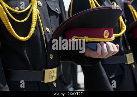 Eine Parade von jungen ukrainischen Kadetten und Schulkindern während einer Gedenkfeier zum Tag des Sieges im Museum des Zweiten Weltkriegs in Kiew am 4. Mai 2018. 9. Mai 2018 Menschen aus den Ländern der ehemaligen UdSSR werden den 73.. Jahrestag des Sieges über Nazi-Deutschland im Zweiten Weltkrieg feiern (Foto von Oleg Pereverzev/NurPhoto) Stockfoto