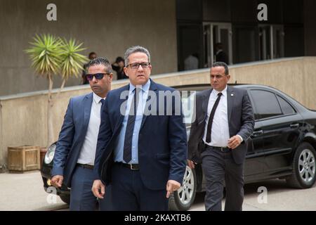 Der ägyptische Minister für Altertümer Khaled El-Anany eine Zeremonie für den Transport des Streitwagens von Tutanchamun vom Militärmuseum zum Großen Ägyptischen Museum (GEM) in Gizeh, Ägypten, am 5. Mai 2018. (Foto von Fayed El-Geziry/NurPhoto) Stockfoto