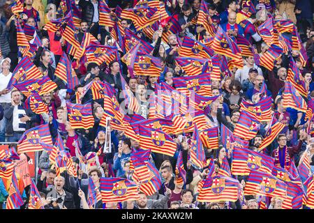 FC Barcelona-Fans spielten während des Spiels zwischen dem FC Barcelona und Real Madrid für die Runde 36 der Liga Santander am 6.. Mai 2018 im Camp nou in Barcelona, Spanien. -- (Foto von Urbanandsport/NurPhoto) Stockfoto