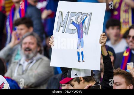 FC Barcelona-Fans spielten während des Spiels zwischen dem FC Barcelona und Real Madrid für die Runde 36 der Liga Santander am 6.. Mai 2018 im Camp nou in Barcelona, Spanien. -- (Foto von Urbanandsport/NurPhoto) Stockfoto