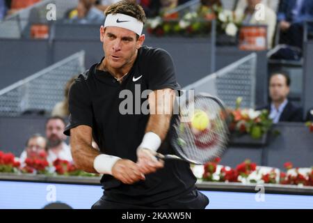 Juan Martin Del Potro aus Argentinien im Einsatz gegen Damir Dzumhur aus Bosnien beim 2. Round Match am vierten Tag des Mutua Madrid Open Tennisturniers im Caja Magica am 8. Mai 2018 in Madrid, Spanien. (Foto von Oscar Gonzalez/NurPhoto) Stockfoto