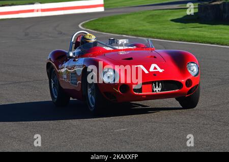 Olivier Hart, Maserati 300S, Sussex Trophy, 25 Minuten Rennen mit einem einzigen Fahrer für Autos, die zwischen 1955 und 1960 in den Kategorien o gefahren sind Stockfoto