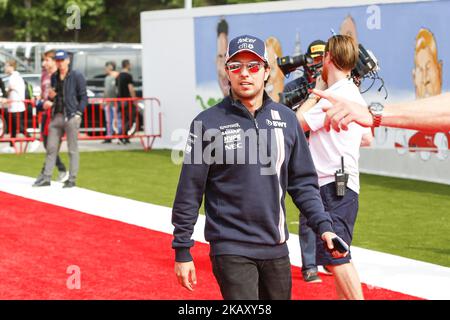 Der aus Mexiko stammende Force India Pilot Sergio Perez (11) kommt am Qualifying-Tag des Grand Prix F1 an, der am 12.. Mai 2018 auf dem Circuit of Barcelona in Barcelona, Spanien, gefeiert wurde. (Kredit: Urbanandsport / NurPhoto) -- (Foto von Urbanandsport/NurPhoto) Stockfoto