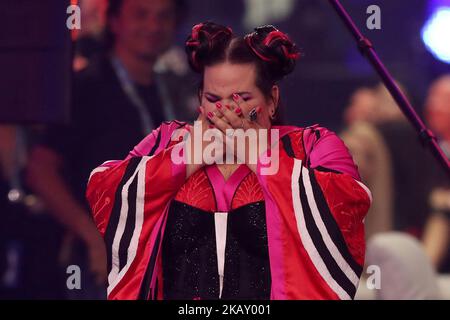 Netta aus Israel reagiert nach dem Gewinn des Eurovision Song Contest Grand Finals 2018 in der Altice Arena in Lissabon, Portugal am 12. Mai 2018. ( Foto von Pedro FiÃºza/NurPhoto) Stockfoto