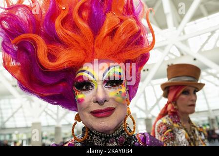 Am 12. Mai 2018 treffen die Teilnehmer auf der DragCon von RuPaul in Los Angeles, Kalifornien, ein. RuPaul's DragCon ist eine dreitägige Drag Convention und das größte Drag Festival der Welt. (Foto von Ronen Tivony/NurPhoto) Stockfoto