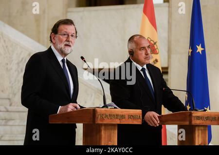 Der spanische Premierminister Mariano Rajoy während der Pressekonferenz mit dem bulgarischen Premierminister Boyko Borisov, Sofia, Bulgarien, am 15. Mai 2018. Der bulgarische Premierminister Boyko Borisov und der spanische Premierminister Mariano Rajoy nehmen im Anschluss an ihre Gespräche an einer gemeinsamen Pressekonferenz Teil. Die Akzente des Treffens mit dem bulgarischen Führer waren die Optionen für die Entwicklung der bilateralen Beziehungen, Verkehr und Geschäftskooperationen der Bürger der beiden Länder, Boyana Residence, Sofia, Bulgarien am 15. Mai 2018 (Foto von Hristo Rusev/NurPhoto) Stockfoto