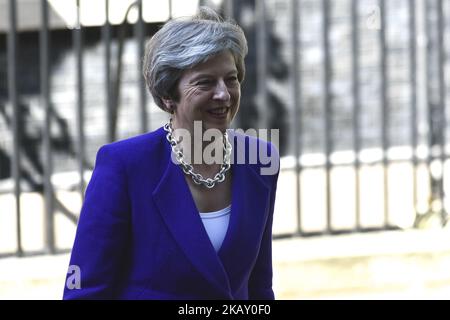 Die britische Premierministerin Theresa May bereitet sich darauf vor, am 15. Mai 2018 in London, England, mit dem türkischen Präsidenten Recep Tayyip Erdogan in der Downing Street zu treffen. Der türkische Präsident Erdogan ist zu einem dreitägigen Besuch im Vereinigten Königreich, zu dem ein Abschlussvortrag auf dem Tatlidil Forum in Oxford, eine Audienz mit der Königin und Gespräche mit der britischen Premierministerin Theresa May gehören. (Foto von Alberto Pezzali/NurPhoto) Stockfoto