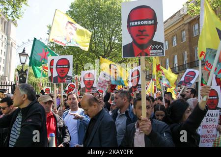 Demonstranten protestieren gegen den Besuch des türkischen Präsidenten Recep Tayyip Erdogan am 15. Mai 2018 in Großbritannien, London. Erdogan wird Gespräche mit der Königin und mit der Premierministerin Theresa May führen. (Foto von Alex Cavendish/NurPhoto) Stockfoto