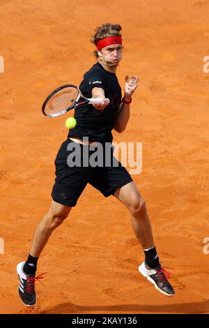 Alexander Zverev aus Deutschland spielt am 8. Tag des Internazionali BNL d'Italia 2018 im Foro Italico am 20. Mai 2018 in Rom, Italien, beim Finale der Herren-Singles zwischen Rafael Nadal und Alexander Zverev einen Vorhand-Schuss. (Foto von Matteo Ciambelli/NurPhoto) Stockfoto