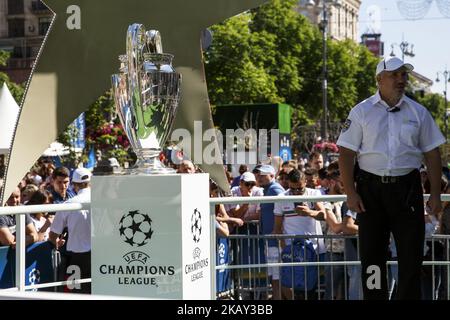 Die Trophäe der UEFA Champions League vor dem UEFA Champions League-Finale zwischen Real Madrid und Liverpool im NSC Olimpiyskiy Stadium am 26. Mai 2018 in Kiew, Ukraine (Foto: Oleg Pereverzev/NurPhoto) Stockfoto