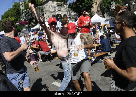 Liverpool-Fans treffen sich am Maidan Square in Kiew, Ukraine, vor dem UEFA Champions League-Finale zwischen Real Madrid und Liverpool im NSC Olimpiyskiy Stadium am 26. Mai 2018 in Kiew, Ukraine. (Foto von Maxym Marusenko/NurPhoto) Stockfoto