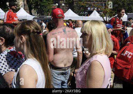 Liverpool-Fans treffen sich am Maidan Square in Kiew, Ukraine, vor dem UEFA Champions League-Finale zwischen Real Madrid und Liverpool im NSC Olimpiyskiy Stadium am 26. Mai 2018 in Kiew, Ukraine. (Foto von Maxym Marusenko/NurPhoto) Stockfoto