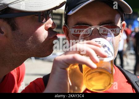 Liverpool-Fans treffen sich am Maidan Square in Kiew, Ukraine, vor dem UEFA Champions League-Finale zwischen Real Madrid und Liverpool im NSC Olimpiyskiy Stadium am 26. Mai 2018 in Kiew, Ukraine. (Foto von Maxym Marusenko/NurPhoto) Stockfoto