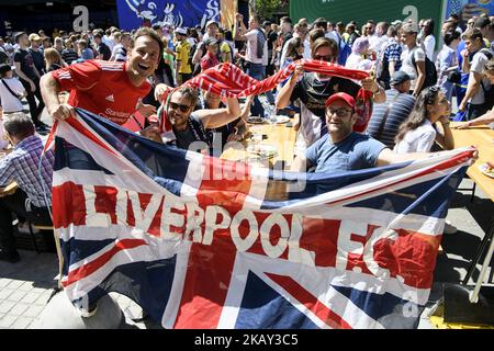 Liverpool-Fans treffen sich am Maidan Square in Kiew, Ukraine, vor dem UEFA Champions League-Finale zwischen Real Madrid und Liverpool im NSC Olimpiyskiy Stadium am 26. Mai 2018 in Kiew, Ukraine. (Foto von Maxym Marusenko/NurPhoto) Stockfoto