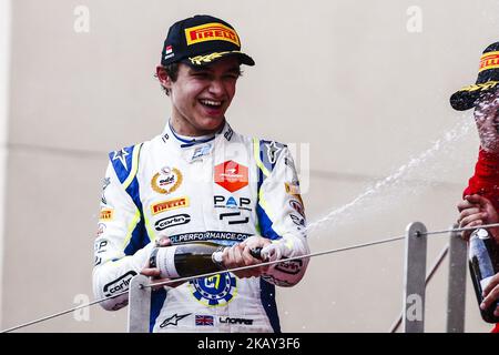 19 Lando NORRIS aus Großbritannien von CARLIN feiert sein Podium beim Monaco Formel 2 - Rennen 2 Grand Prix am 26.. Mai 2018 in Montecarlo, Monaco. (Foto von Xavier Bonilla/NurPhoto) Stockfoto