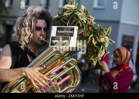 Am 26. Mai 2018 wird in Berlin ein Tuntenpaziergang (Queer Queens Walk) besucht, um gegen Homophobie und für LGBTI-Rechte und -Vielfalt zu protestieren. (Foto von Emmanuele Contini/NurPhoto) Stockfoto