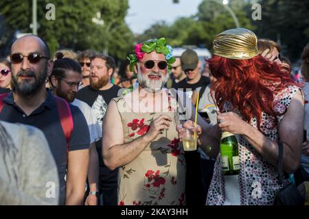 Am 26. Mai 2018 wird in Berlin ein Tuntenpaziergang (Queer Queens Walk) besucht, um gegen Homophobie und für LGBTI-Rechte und -Vielfalt zu protestieren. (Foto von Emmanuele Contini/NurPhoto) Stockfoto