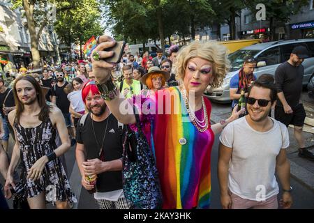 Am 26. Mai 2018 wird in Berlin ein Tuntenpaziergang (Queer Queens Walk) besucht, um gegen Homophobie und für LGBTI-Rechte und -Vielfalt zu protestieren. (Foto von Emmanuele Contini/NurPhoto) Stockfoto