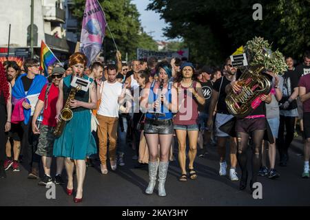 Am 26. Mai 2018 wird in Berlin ein Tuntenpaziergang (Queer Queens Walk) besucht, um gegen Homophobie und für LGBTI-Rechte und -Vielfalt zu protestieren. (Foto von Emmanuele Contini/NurPhoto) Stockfoto