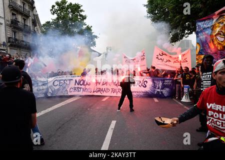 Zehntausende Menschen (31.700) marschierten am Samstag durch ganz Frankreich, als etwa sechzig Organisationen zu einer "Volkswende" gegen die Politik Emmanuel Macrons aufbegehrten (Foto: Julien Mattia/NurPhoto) Stockfoto