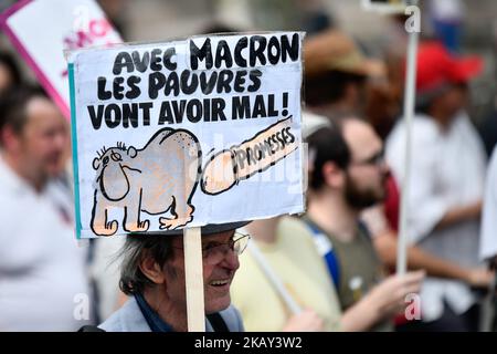 Zehntausende Menschen (31.700) marschierten am Samstag durch ganz Frankreich, als etwa sechzig Organisationen zu einer "Volkswende" gegen die Politik Emmanuel Macrons aufbegehrten (Foto: Julien Mattia/NurPhoto) Stockfoto