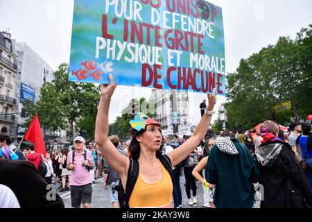 Zehntausende Menschen (31.700) marschierten am Samstag durch ganz Frankreich, als etwa sechzig Organisationen zu einer "Volkswende" gegen die Politik Emmanuel Macrons aufbegehrten (Foto: Julien Mattia/NurPhoto) Stockfoto