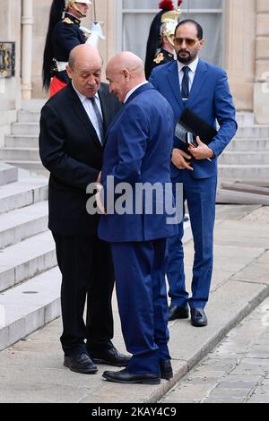 Der französische Minister für Europa und auswärtige Angelegenheiten, Jean-Yves Le Drian (L), begrüßt am 29. Mai 2018 in Paris die Präsidentin des ostlibyschen Repräsentantenhauses Aguila Saleh im Elysée-Palast. Die Internationale Konferenz über Libyen, die vom Präsidenten der Französischen Republik, Emmanuel Macron, im Elysée-Palast veranstaltet wurde, versammelte sich am Dienstag, dem 29. Mai 2018, um libysche Führer, mehr als 20 Länder und 4 internationale Organisationen zu einem gemeinsamen Fahrplan zu bewegen. (Foto: Julien Mattia/NurPhoto) Stockfoto