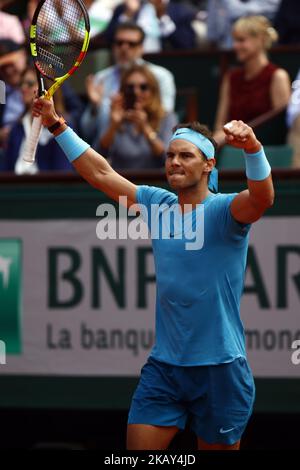 Der Spanier Rafael Nadal im Einsatz gegen Simone Bolelli (nicht gesehen) aus Italien während ihres ersten Rundenmatches beim French Open Tennisturnier im Roland Garros Stadium in Paris, Frankreich am 29. Mai 2018. (Foto von Mehdi Taamallah/NurPhoto) Stockfoto