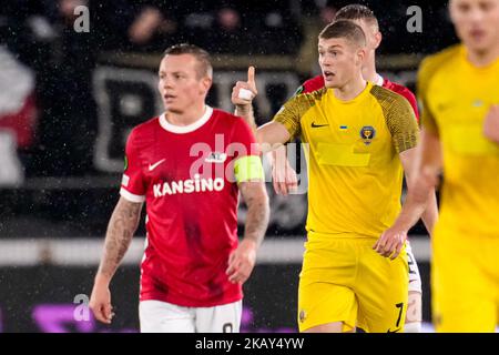 ALKMAAR, NIEDERLANDE - 3. NOVEMBER: Artem Dovbyk von Dnipro-1 feiert nach seinem ersten Treffer beim Spiel der Gruppe E - UEFA Europa Conference League zwischen AZ Alkmaar und dem SC Dnipro-1 im AZ Stadion am 3. November 2022 in Alkmaar, Niederlande (Foto von Patrick Goosen/Orange Picches) Stockfoto