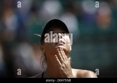 Die Russin Maria Sharapova reagierte, nachdem sie am 7. Tag der French Open 2018 bei Roland Garros am 2. Juni 2018 in Paris, Frankreich, ihr Einzel-Match für Frauen in der dritten Runde gegen Karolina Pliskova aus Tschechien gewonnen hatte. (Foto von Mehdi Taamallah/NurPhoto) Stockfoto