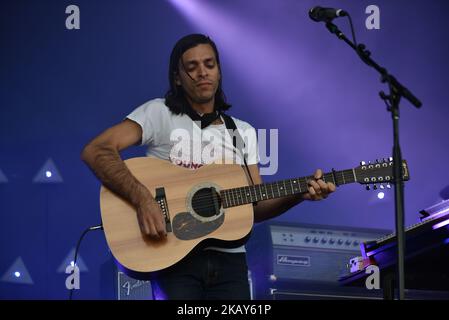 The war on Drugs treten am 2. Juni 2018 auf dem APE-Festival im Victoria Park, London, auf. The war on Drugs ist eine 2005 gegründete amerikanische Indie-Rock-Band aus Philadelphia, Pennsylvania. Die Band besteht aus Adam Granduciel (Text, Gesang, Gitarre), David Hartley (Bass), Robbie Bennett (Keyboards), Charlie Hall (Schlagzeug), Jon Natchez (Saxophon, Keyboards) und Anthony Lamarca (Gitarre). (Foto von Alberto Pezzali/NurPhoto) Stockfoto