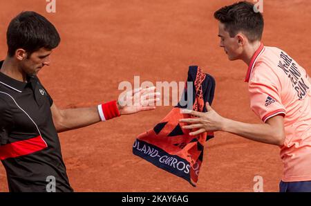 Novak Djokovic von Serbien während der vierten Runde bei Roland Garros Grand Slam Turnier - Tag 8 am 03. Juni 2018 in Paris, Frankreich. (Foto von Robert Szaniszló/NurPhoto) Stockfoto