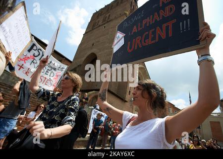 Die Lehrer rufen Slogans. Grundschullehrer und Elternschüler versammelten sich und demonstrierten vor der Präfektur der Haute-Garonne, als sie gegen den Mangel an Grundschullehrern, die Anzahl der Schüler, die durch Klassen zu hoch sind, und ganz allgemein gegen den Mangel an Bildungsmitteln in Frankreich protestierten. Toulouse. Frankreich. Juni 4. 2018. (Foto von Alain Pitton/NurPhoto) Stockfoto