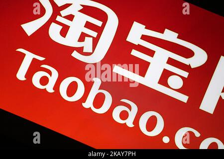 Das Logo der Online-Shopping-Website Taobao ist auf einem Bildschirm zu sehen. (Foto von Alexander Pohl/NurPhoto) Stockfoto