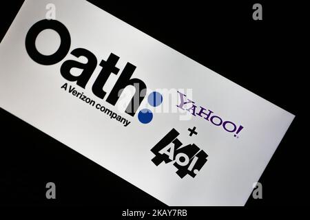 Auf einem Bildschirm ist das Logo des Verizon Company Oath neben den Logos von Yahoo und AOL zu sehen. (Foto von Alexander Pohl/NurPhoto) Stockfoto