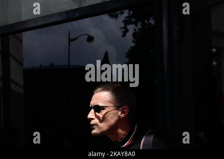 Alexis Louvet bei einer Kundgebung zur Unterstützung von Alexis Louvet, CGT RATP-Aktivist vom RATP Center-Bus in Pleyel, Und gewählt CGT in den RATP CDEP Bus, hat gerade ein Einschreiben mit Empfangsbestätigung erhalten, in dem er darüber informiert wird, dass er am 8. Juni 2018 vor dem RATP-disziplinarrat erscheinen wird. (Foto: Julien Mattia/NurPhoto) Stockfoto