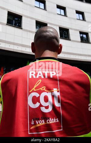 Kundgebung zur Unterstützung von Alexis Louvet, CGT RATP-Aktivist vom RATP Center-Bus in Pleyel, Und gewählt CGT in den RATP CDEP Bus, hat gerade ein Einschreiben mit Empfangsbestätigung erhalten, in dem er darüber informiert wird, dass er am 8. Juni 2018 vor dem RATP-disziplinarrat erscheinen wird. (Foto: Julien Mattia/NurPhoto) Stockfoto